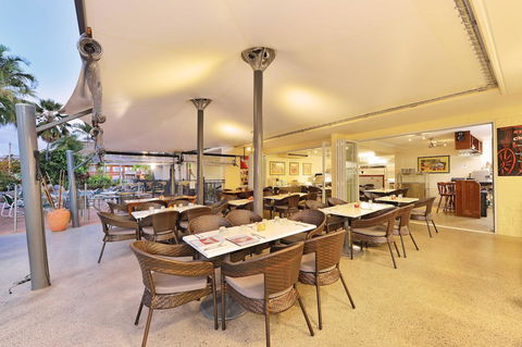 Cairns Queenslander Hotel & Apartments - Events Australia 3