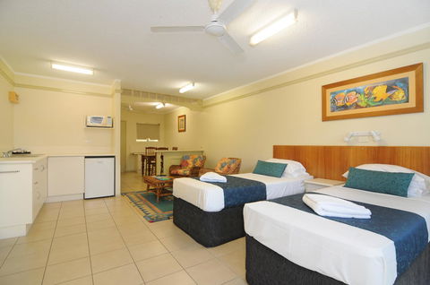 Cairns Queenslander Hotel & Apartments - Events Australia 8