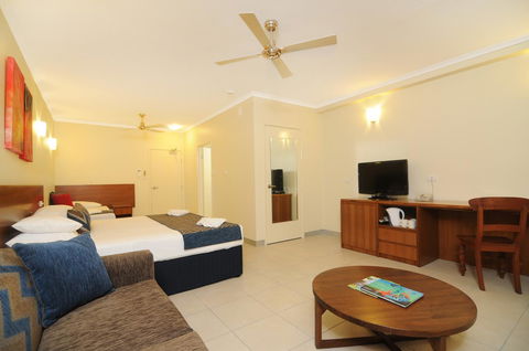 Cairns Queenslander Hotel & Apartments - Events Australia 15