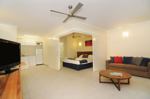 Cairns Queenslander Hotel & Apartments - Events Australia 16