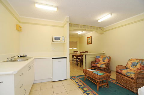 Cairns Queenslander Hotel & Apartments - Events Australia 20