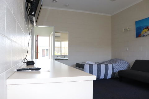 YAL Cairns - A Motel That Makes A Difference - Tourism Bookings 8