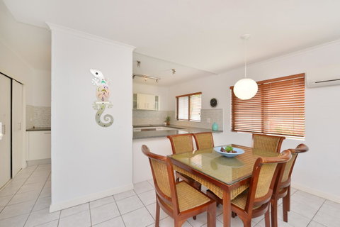 Tropical Reef Apartments - Tourism Bookings 20