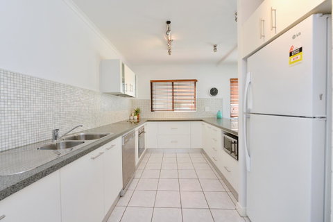 Tropical Reef Apartments - Tourism Bookings 19