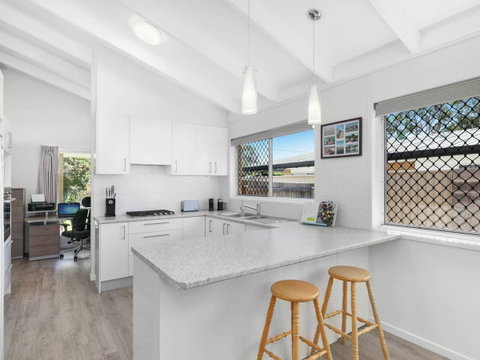 Beautiful Home- Walk To Beach-Short Drive To Noosa - Tourism Bookings 0