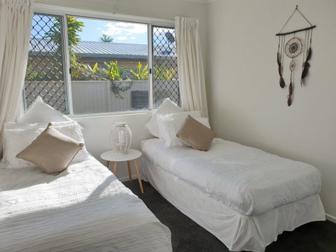 Beautiful Home- Walk To Beach-Short Drive To Noosa - Tourism Bookings 5
