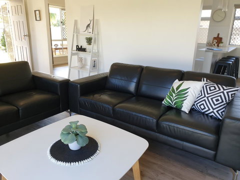 Beautiful Home- Walk To Beach-Short Drive To Noosa - Tourism Bookings 3