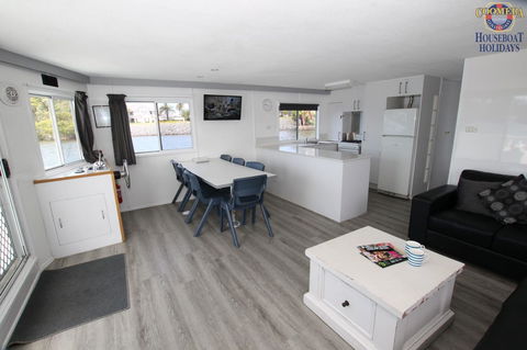 Coomera Houseboats - Events Australia 8