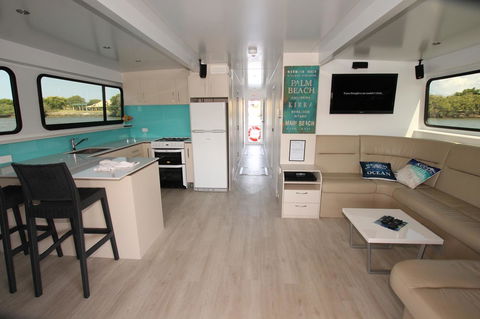 Coomera Houseboats - Events Australia 9