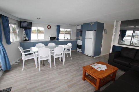 Coomera Houseboats - Events Australia 5