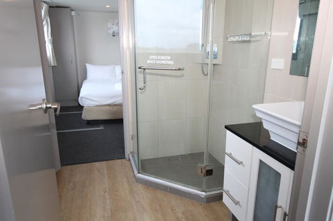 Coomera Houseboats - Events Australia 23
