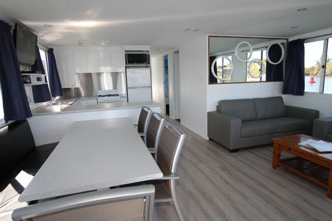 Coomera Houseboats - Events Australia 15