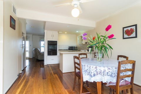 West Lakes Townhouse - Events Australia 2