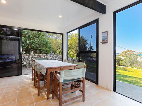 Whale Tales' 78 Lentara Street - FANTASTIC WATER VIEWS OVER FINGAL BEACH - Tourism Bookings 2