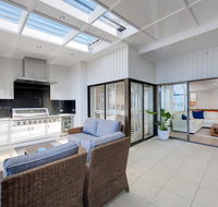 Whispering Sands' 10 Sandy Point Road - Luxury waterfront home with aircon WIFI  Foxtel - Events Australia