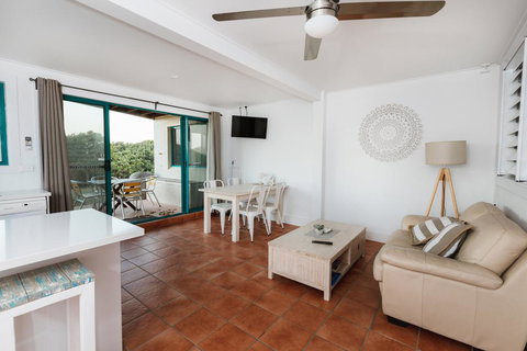 White Waves On The Beach - Events Australia 1