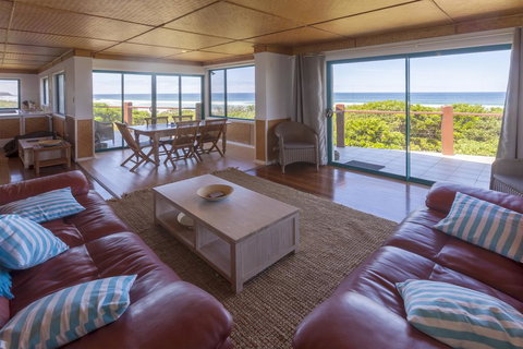 White Waves On The Beach - Events Australia 3