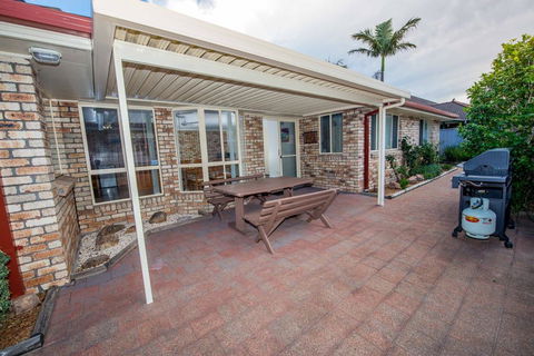 Whitesands Road, Unit 2/12 - Tourism Bookings 2