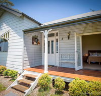 Wine Country Cottage located right at the Hunter Valley gateway close to everything - Tourism Bookings