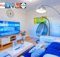 Wollongong station holiday house with Wi-Fi75 Inch TV NetflixParkingBeach - Tourism Bookings