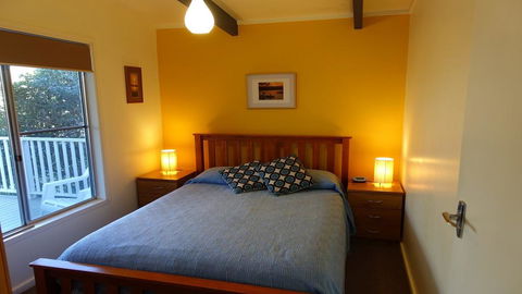 Wonky Pine Beach House, NARRWALLEE- 4 Bedroom - Events Australia 3