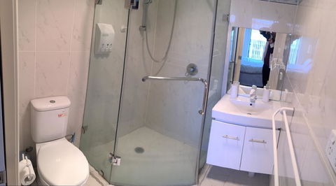 Yarrabi Pond - Tourism Bookings 2