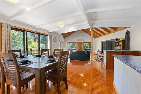 YARRABEE - The Perfect Getaway! - Tourism Bookings 0