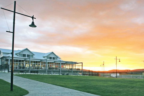 York Cove Holiday Hotel - Events Australia 0