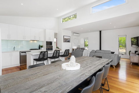 YOU, ME AND THE SEA - BLAIRGOWRIE - Tourism Bookings 0