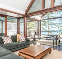 Your Luxury Escape - On The Bay - Stunning Beachfront Apartment - Accommodation Europe