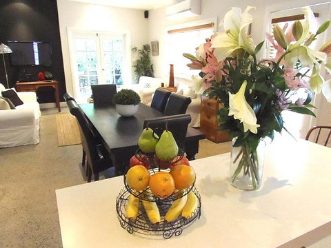 YSG The Edward Townhouse 157 - Steps To Town - Tourism Bookings 0