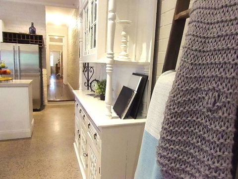 YSG The Edward Townhouses 155 And 157 - Steps To Town - Tourism Bookings 3