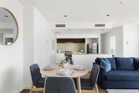 A 2BR Apt With Amazing Harbor Views FREE Parking - Events Australia 3