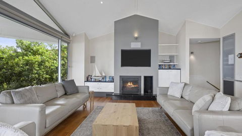 A Beachside Getaway - 8 - Tourism Bookings 1