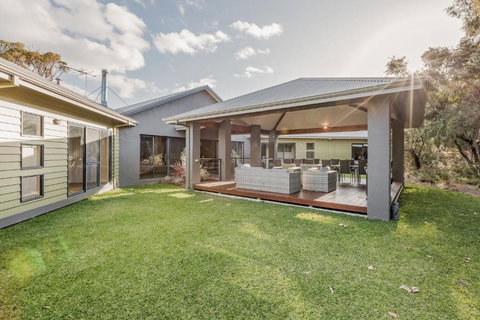 A Bush Utopia - Events Australia 1