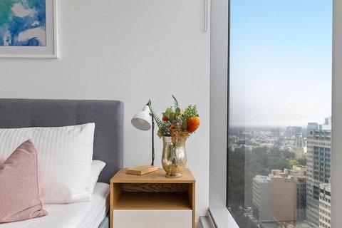 A Chic & Lovely 2BR Apt CBD With City Views - Events Australia 1
