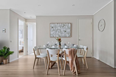 A Cozy 2BR Apt Near Crown Sleeps 6 FREE Parking - Events Australia 1