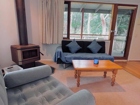 A Lovely Pool House In Forest - Events Australia 4