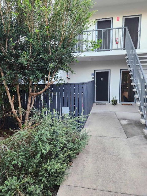 A Quiet Unit Overlooking A Reserve - Events Australia 1