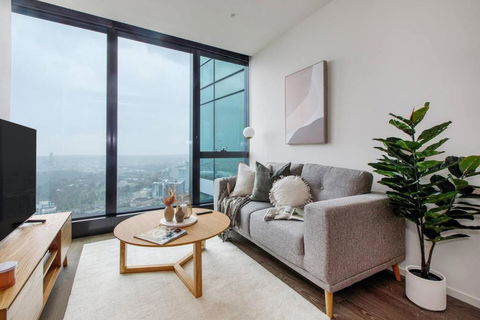 A Sky-high Metropolis Retreat Near The CBD - Events Australia 0