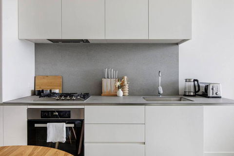 A Sky-high Metropolis Retreat Near The CBD - Events Australia 3