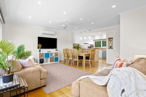 A Stones Throw - Events Australia 0