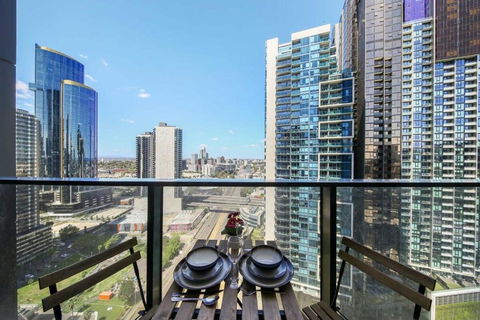 A Stylish 2BR Apt With City Views In Southbank - Events Australia 0