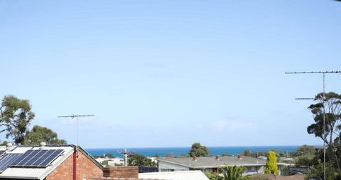 A Wave From It All Ocean Glimpse Central Torquay - Events Australia 3