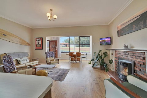 A Wave From It All - Events Australia 2