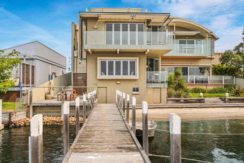A Window On The Bay - Events Australia 0
