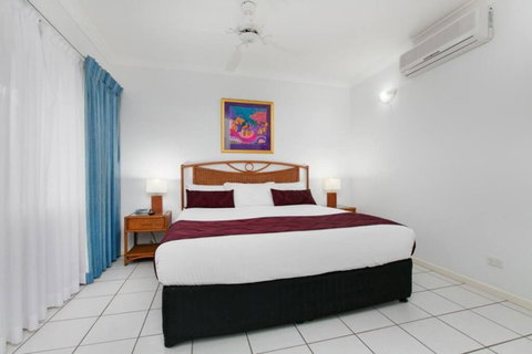 Absolute Beachfront Apartment - Events Australia 4