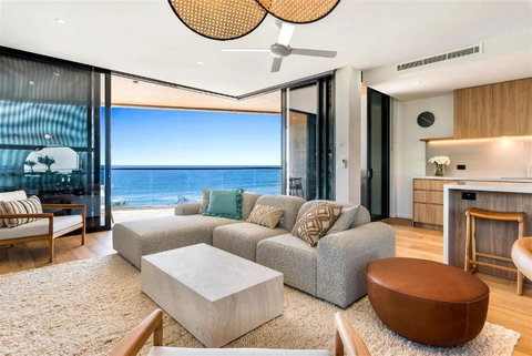 Absolute Beachfront Luxury Apartment - Events Australia 0