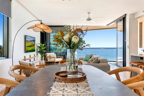 Absolute Beachfront Luxury Apartment - Events Australia 1