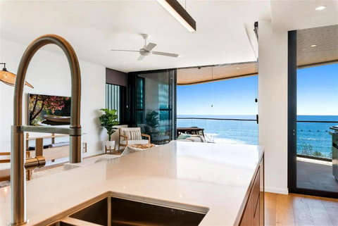 Absolute Beachfront Luxury Apartment - Events Australia 2